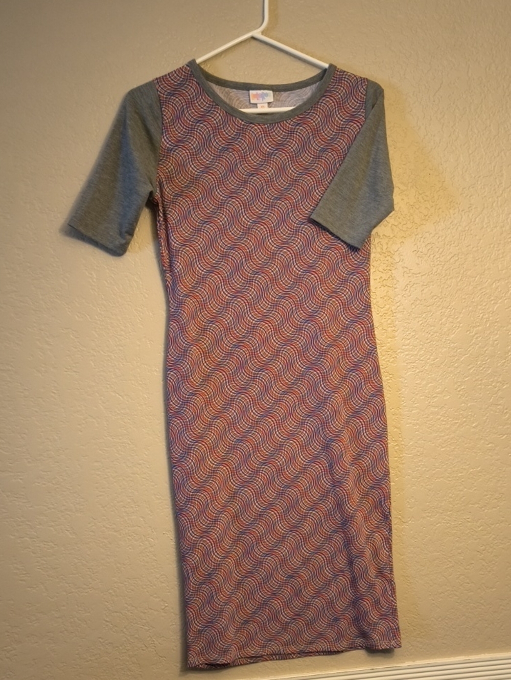 LuLaRoe Pink Wave-Print Midi with Gray Sleeves XS Dress Or Night Gown Retro